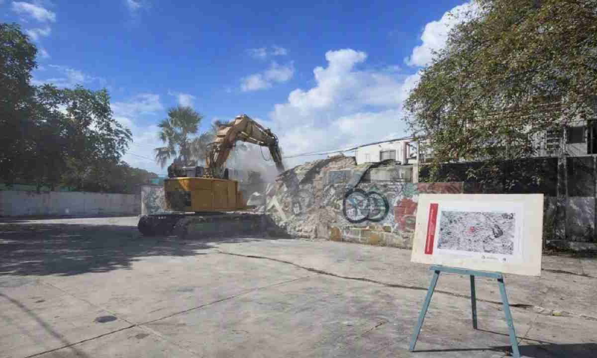 Arranca demolición del antiguo Hospital General de Cancún.