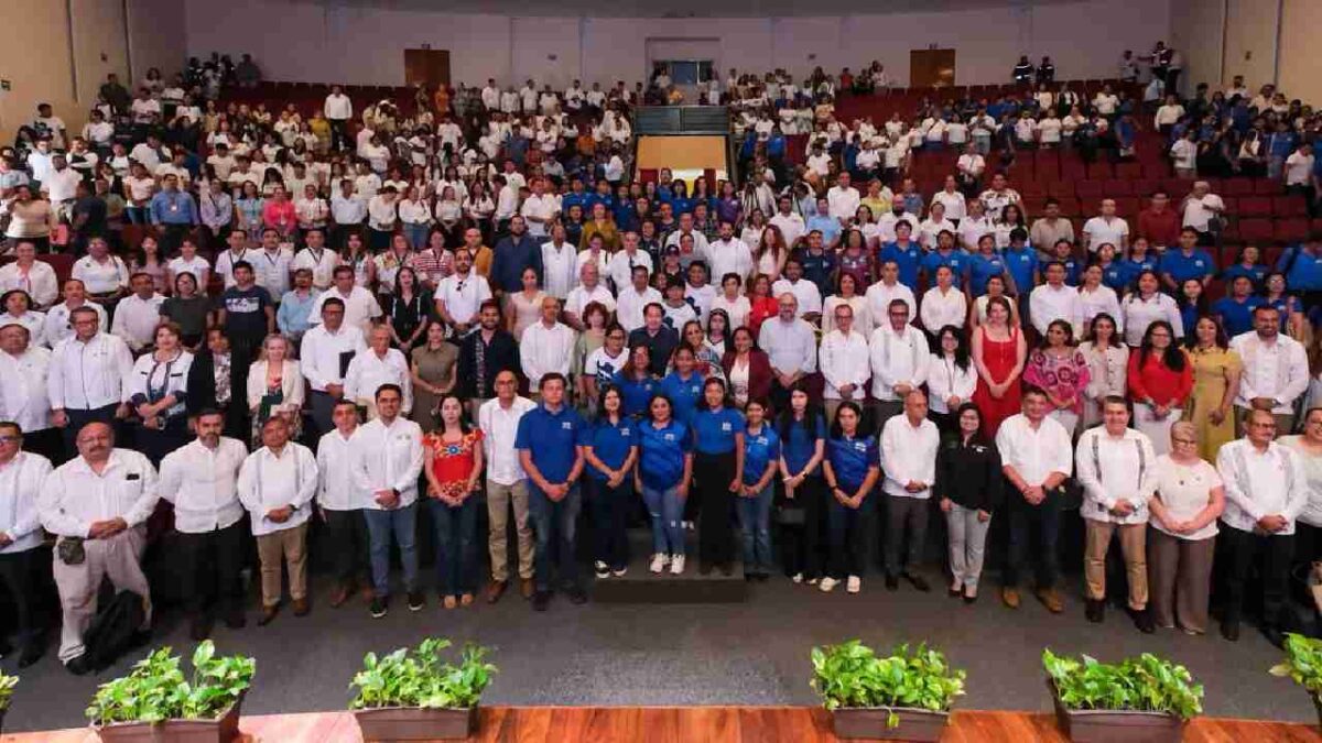 Clausuran foro de tecnología.