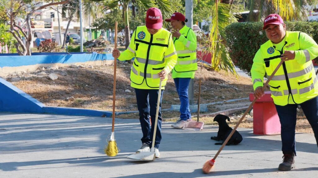 Refuerzan recolección de basura y limpieza urbana en Isla Mujeres