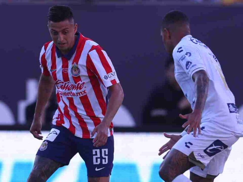 Chivas arrasa 3-0 al Atlético San Luis y se mete de lleno en la pelea por el liderato