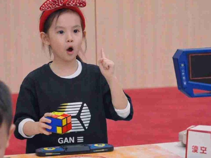 Cubo Rubik: niña de 6 años rompe récord mundial y sorprende con su velocidad