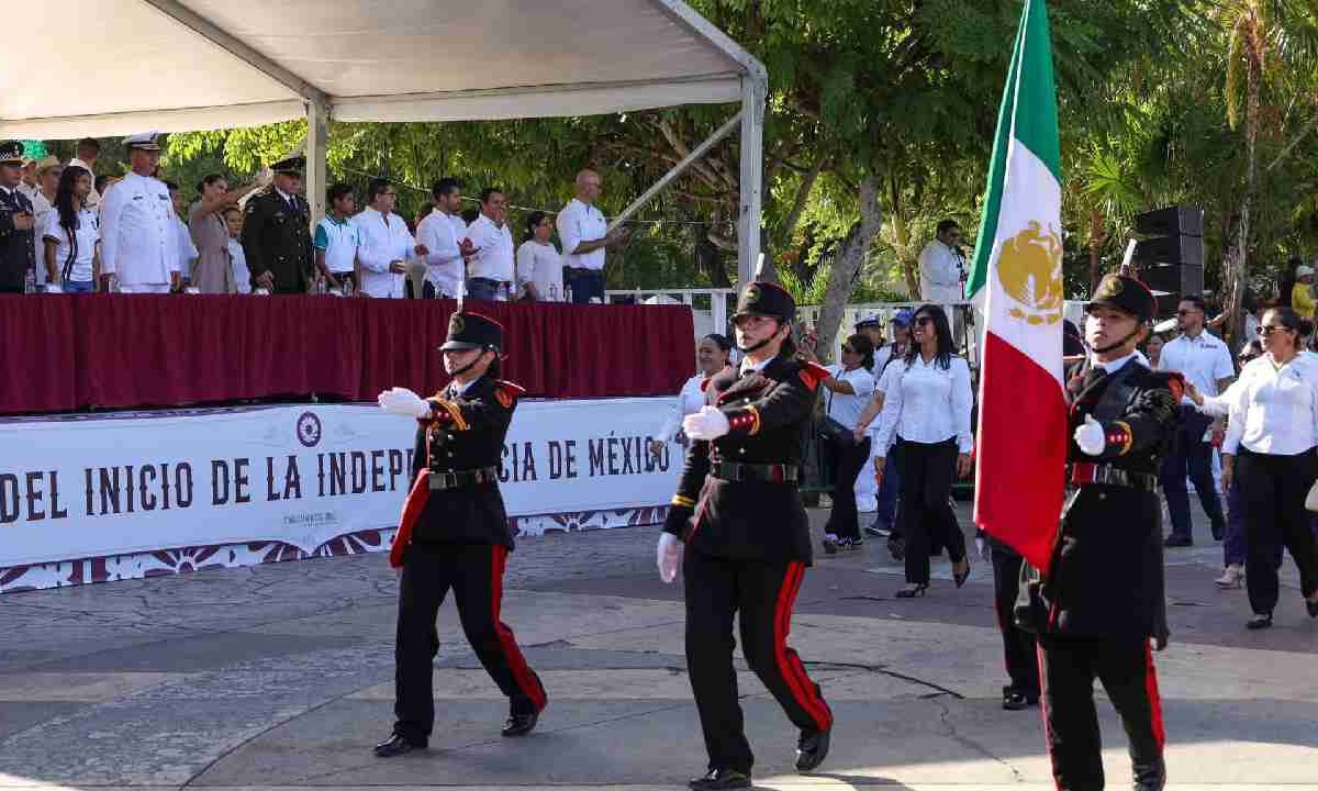 Exitoso desfile en Cancún.
