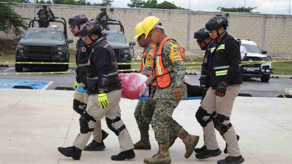 Destacan participación en el simulacro.