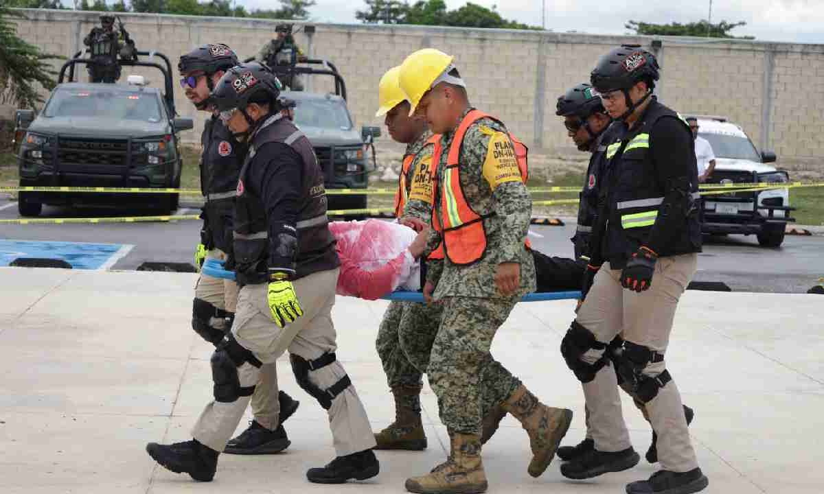 Destacan participación en el simulacro.