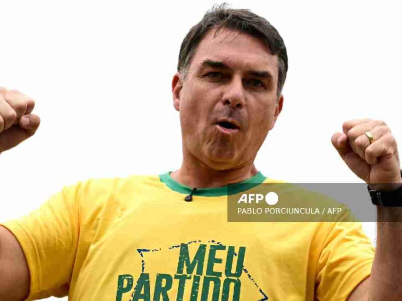 Flávio Bolsonaro, bajo la lupa: investigación por corrupción golpea su campaña presidencial