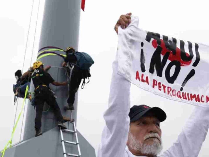 Greenpeace lleva protesta al Zócalo por planta de amoniaco
