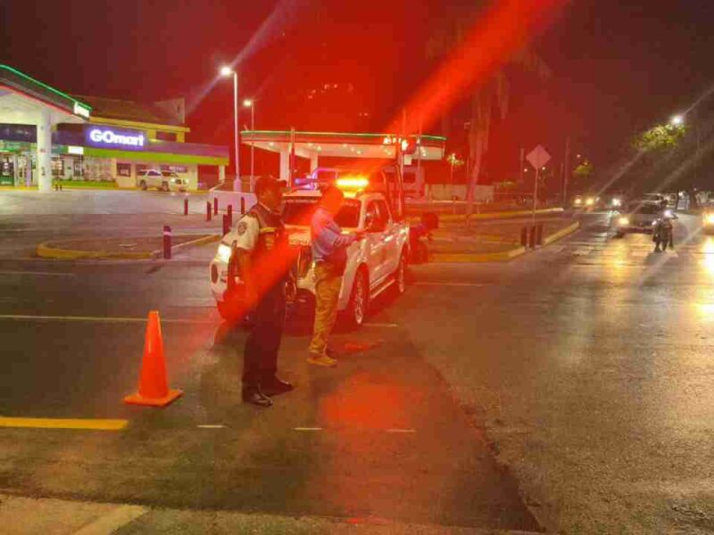 Implementa tránsito operativo especial en la zona hotelera de Cancún por bloqueo de madres buscadoras