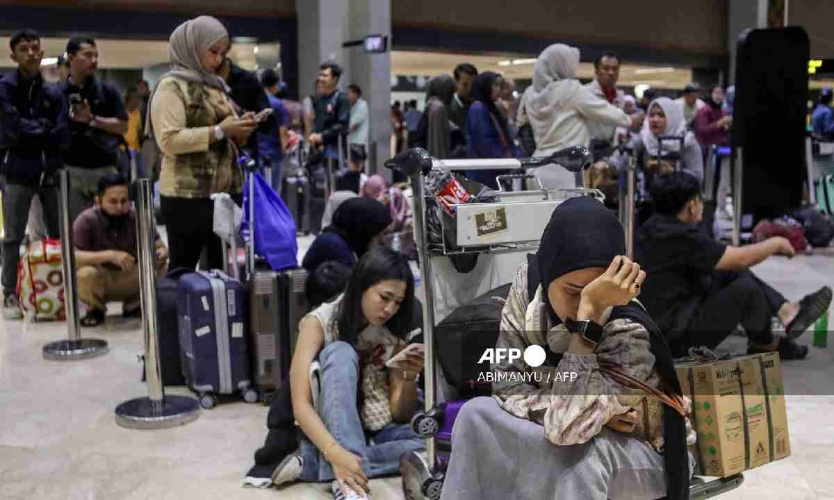 Caos en aeropuertos de Indonesia.