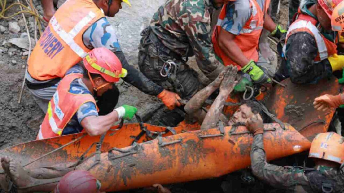 Siguen los trabajos de búsqueda en Nepal.