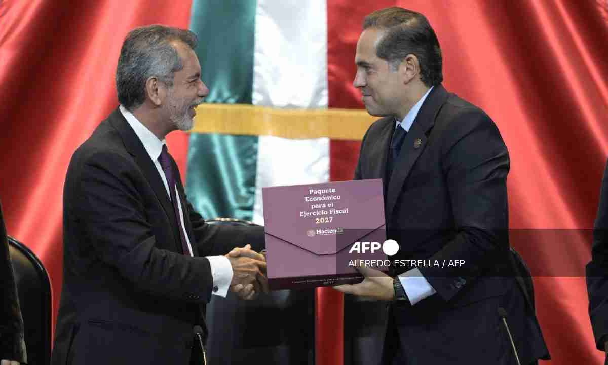 Entregan Paquete Económico 2027.