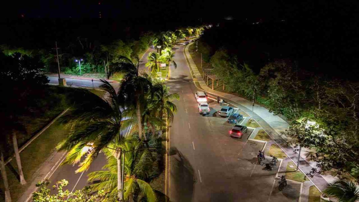 Nuevo alumbrado en el Boulevard Bahía de Chetumal