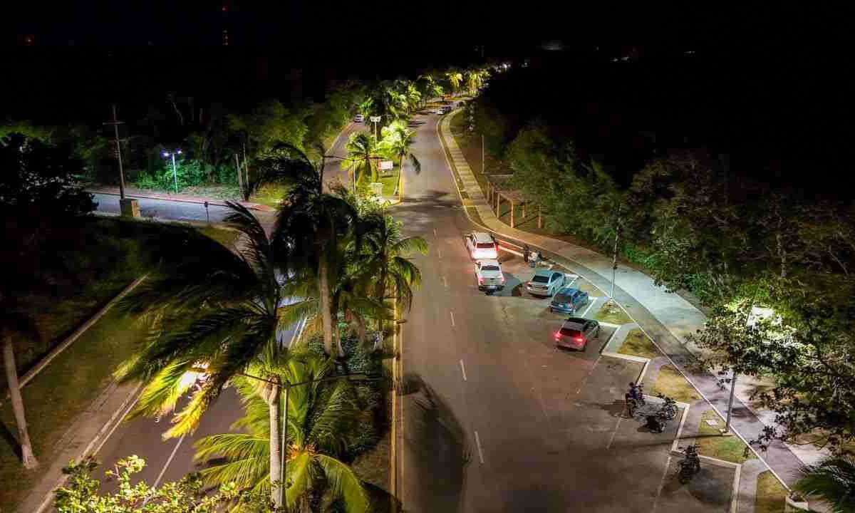 Nuevo alumbrado en el Boulevard Bahía de Chetumal