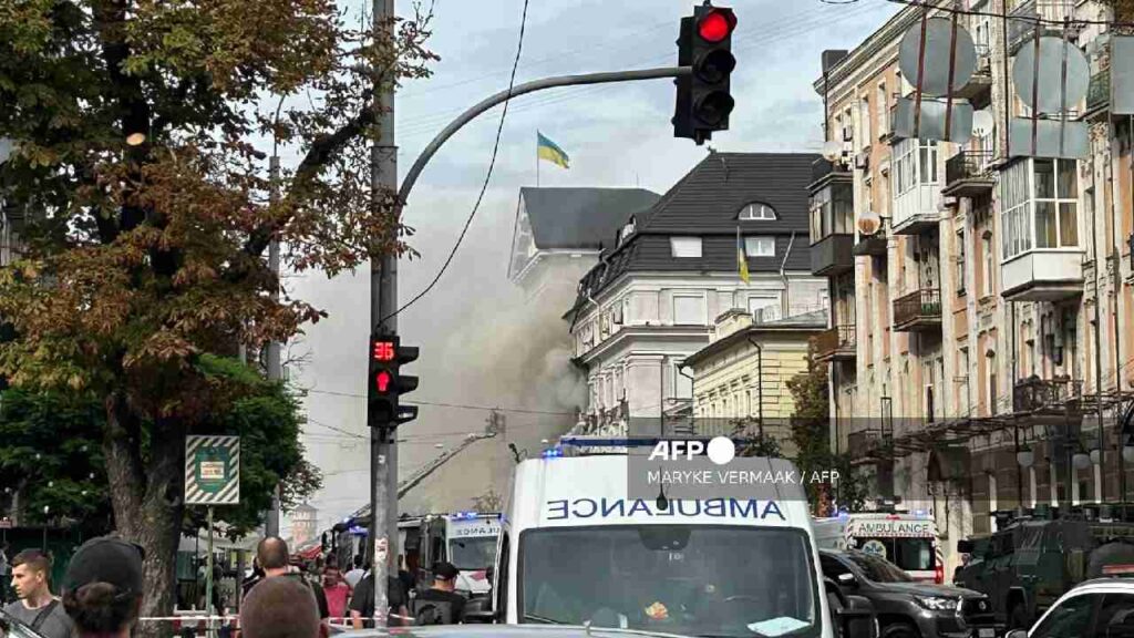 Rusia ataca sede de servicios de seguridad ucranianos en el centro de Kiev
