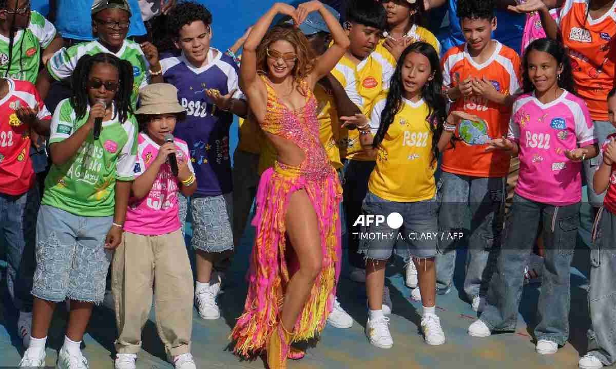 Shakira inicia conciertos en la madre patria.