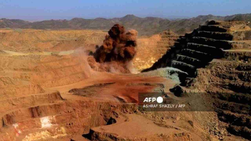 Derrumbe de mina de oro en Sudán deja más de 80 muertos; buscan sobrevivientes