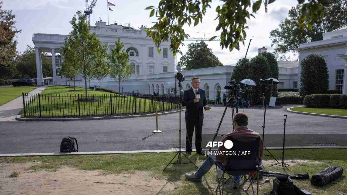 Grandes medios apoyan a CNN tras censura de Trump.