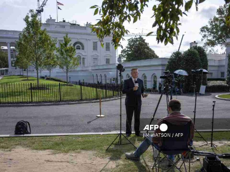 Trump enfrenta una "embestida" de las grandes cadenas de TV tras veto a CNN