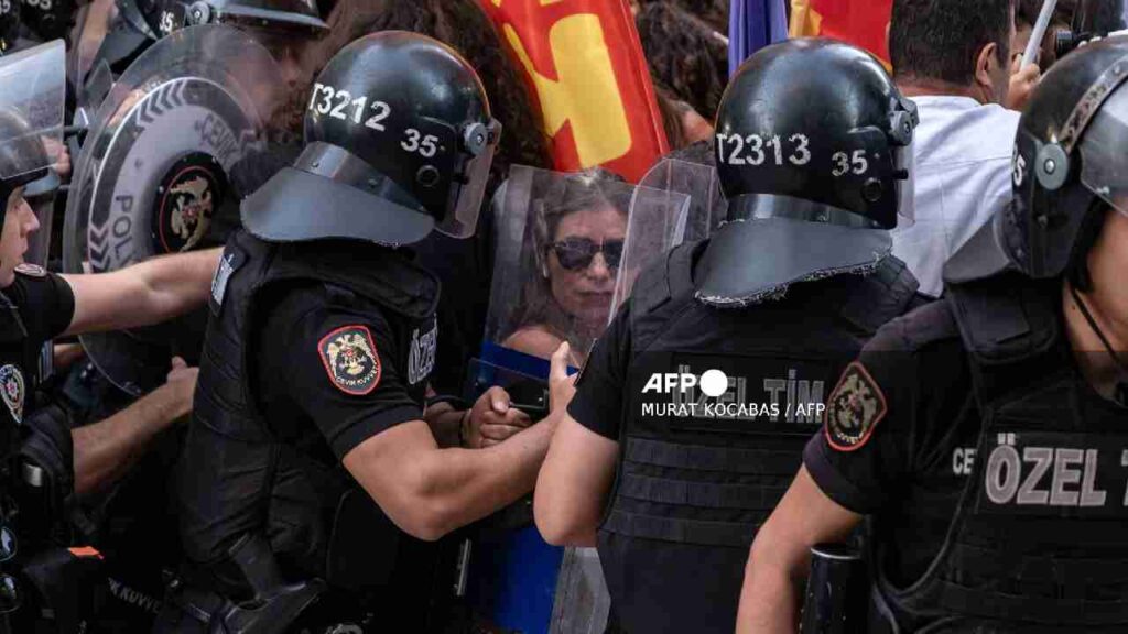 Turquía aprieta el cerco y desata nuevas detenciones contra activistas LGBT+