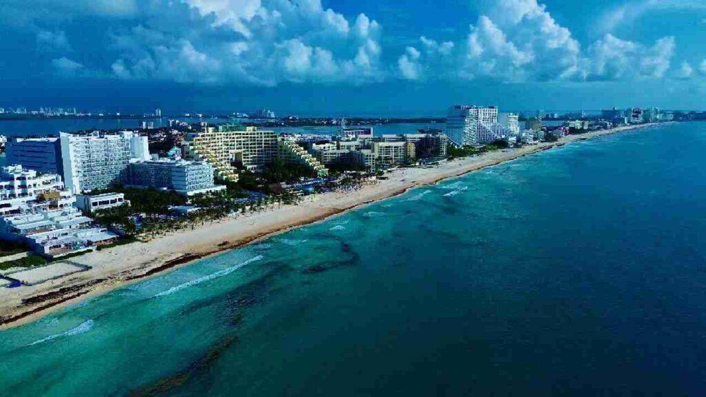 Cierran el verano al 70% de ocupación en el Caribe Mexicano.